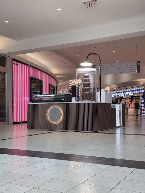Northshore Mall Dolcella kiosk